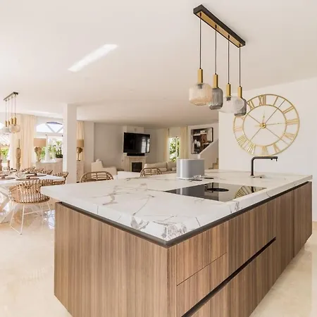 Arcadia - Avenida 28 De Adelfas 29680 Estepona, Malaga * 埃斯特波纳
