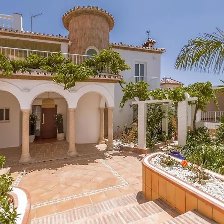 Villa Arcadia - Avenida 28 De Adelfas 29680 Estepona, Malaga *