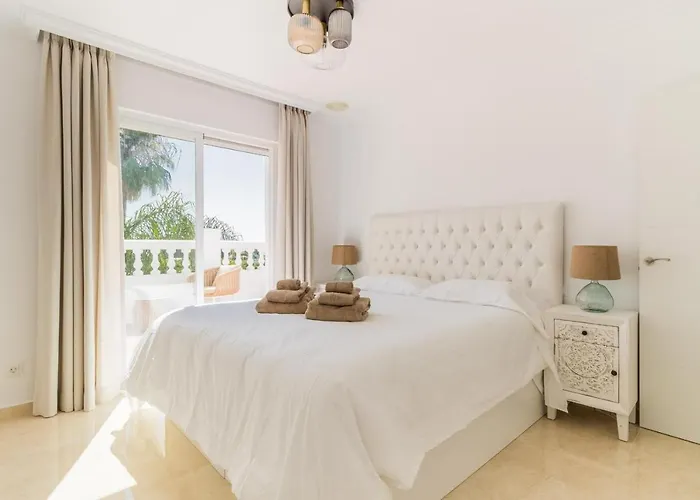 Arcadia - Avenida 28 De Adelfas 29680 Estepona, Malaga Villa