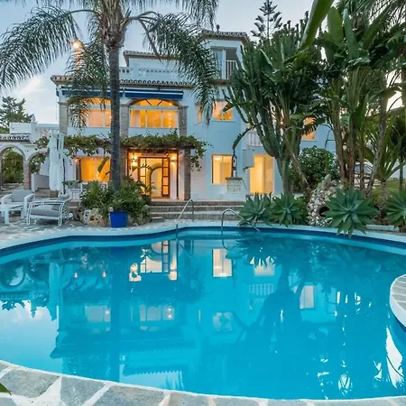 فيلة Arcadia - Avenida 28 De Adelfas 29680 Estepona, Malaga *