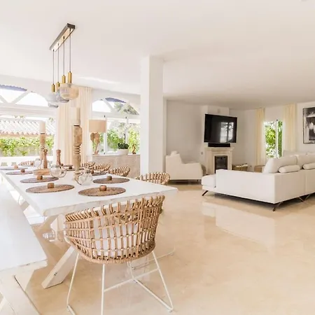 Arcadia - Avenida 28 De Adelfas 29680 Estepona, Malaga * 埃斯特波纳