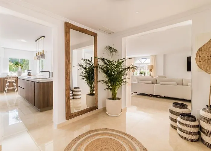 Arcadia - Avenida 28 De Adelfas 29680 Estepona, Malaga Villa *