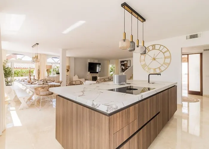 Arcadia - Avenida 28 De Adelfas 29680 Estepona, Malaga * Естепона